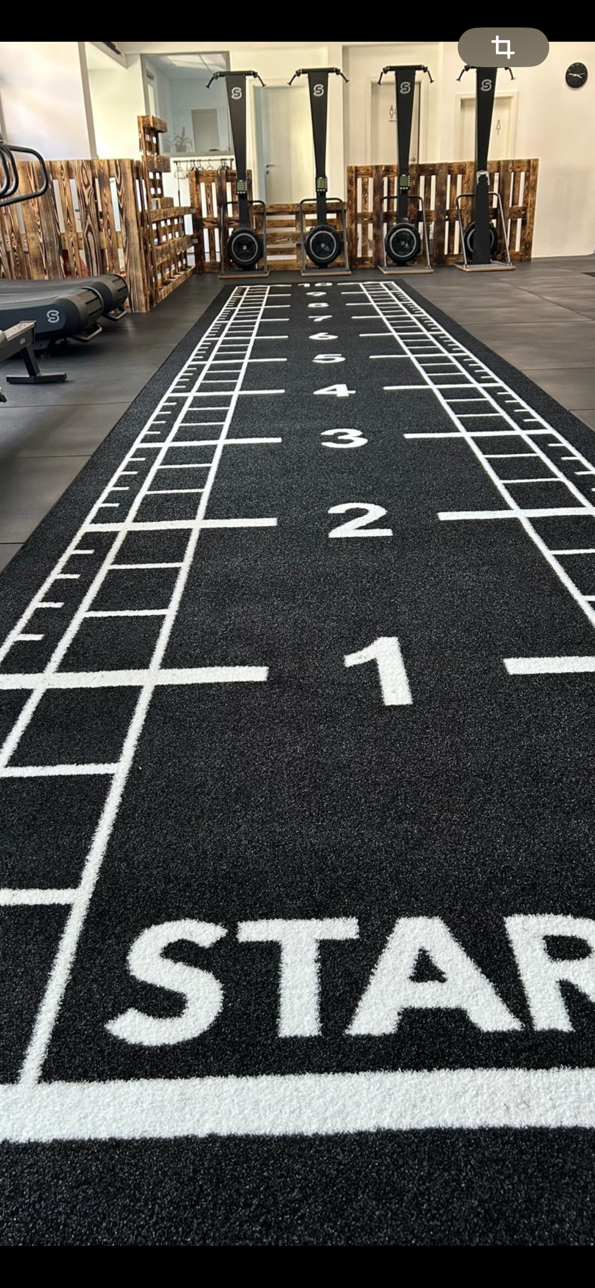 Salle d'entraînements de type fonctionnel et cours collectifs